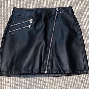 Short Black leather skirt